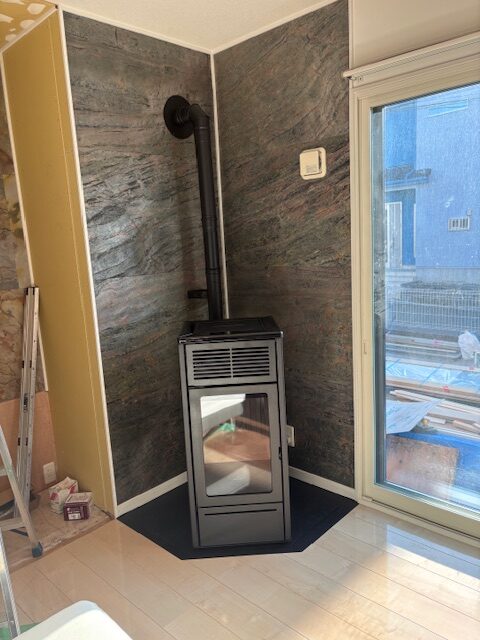 ペレットストーブ　エディルカミン　ナラプ...